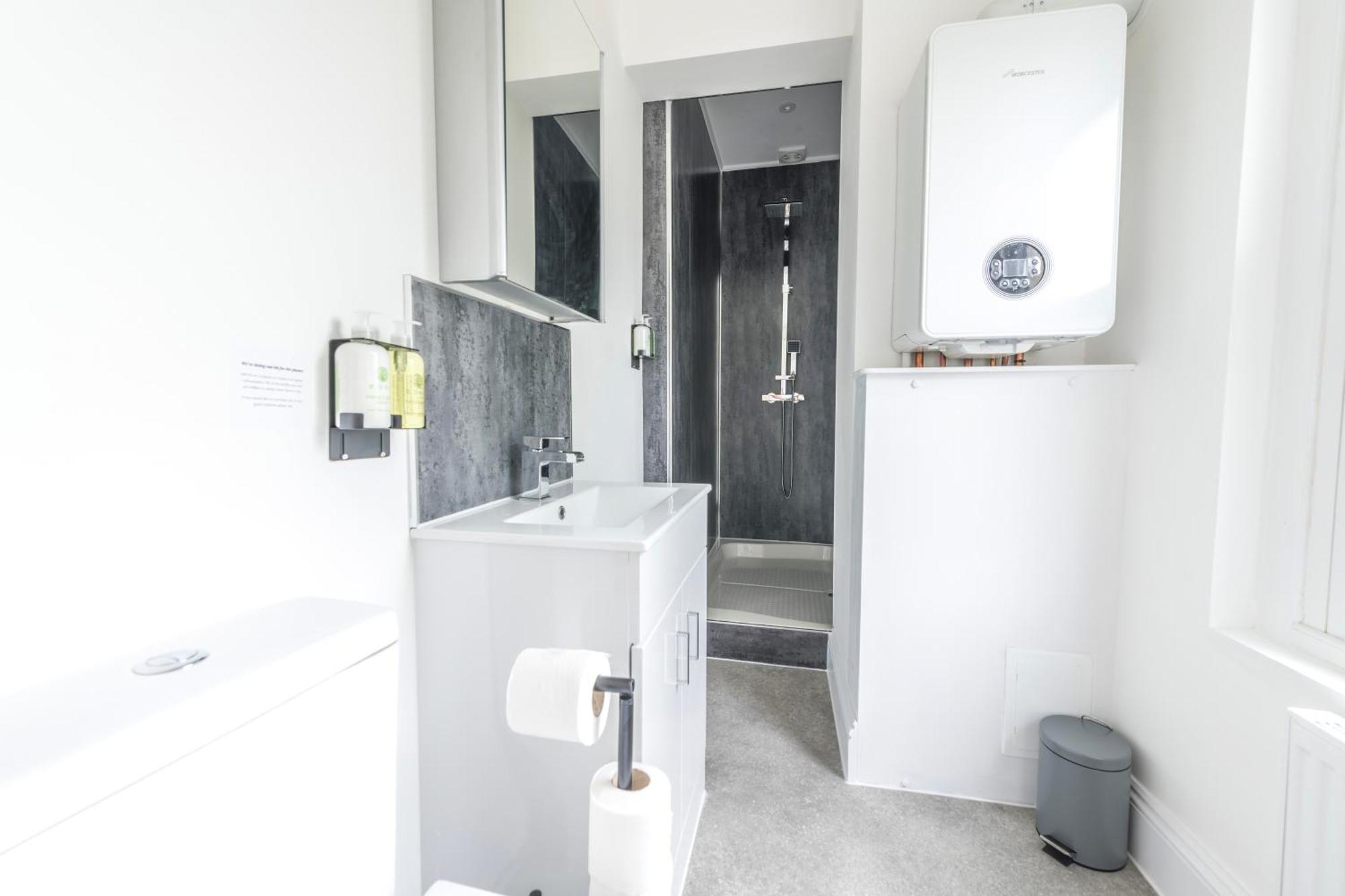 Skyfall With Free Parking For Families & Business By Prescott Apartments 브리스틀 외부 사진